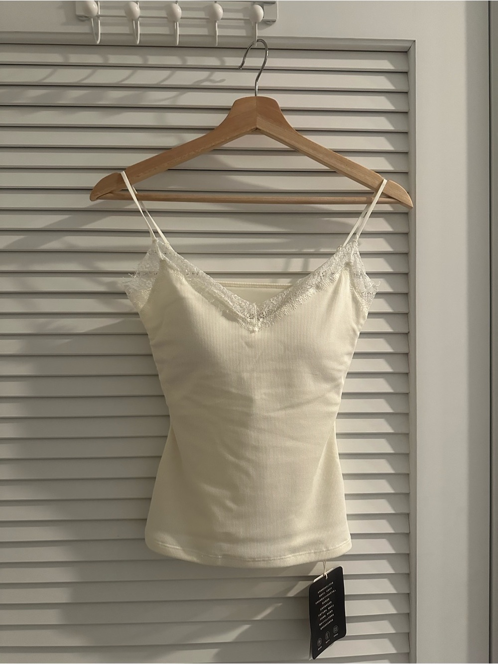 Lace-Trim Ivory Camisole Padded Tank Top - Women
